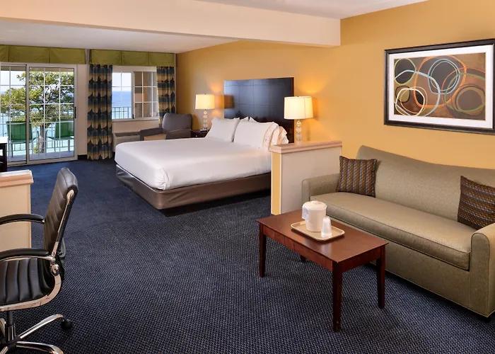 Holiday Inn Express Hotel & Suites-Saint Joseph By Ihg